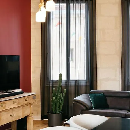 Avenue Ferry Apartment